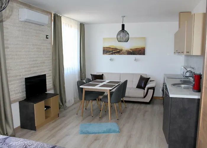 Appartamento студио в комплекс нестинарка